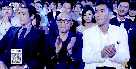 搞笑gif:一只看破生死的泰迪,哈哈哈