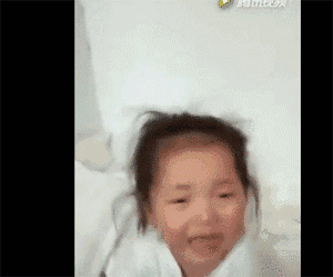 小女孩被亲爹狂扇耳光,哈尔滨家长怒了!太可气了,畜生