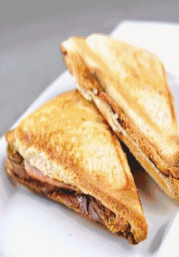 地址:龙游县东方广场4楼 电话:0570-7777009 龙游唯妮漫咖啡 凭