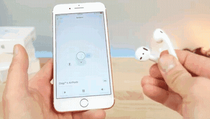airpods要处于任何ios设备的蓝牙范围之内, 且该设备已经登录icloud