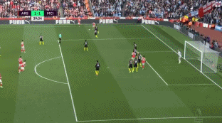 阿森纳首发:奥斯皮纳;贝莱林,科斯切尔尼,穆斯塔菲,蒙雷亚尔;扎卡,科