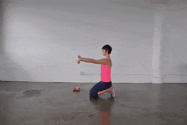 保持手肘微微弯曲,大臂稳定不动. 重复20次. 2.