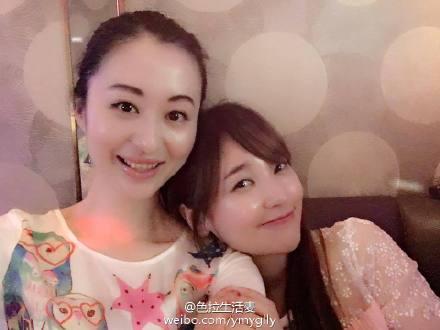 剧中饰演蓝菲琳闺蜜恬欣的王菲菲,和金莎在现实生活中关系也很好,经常