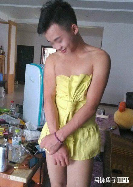 搞笑图片:你拉到我咪咪头了,好疼!