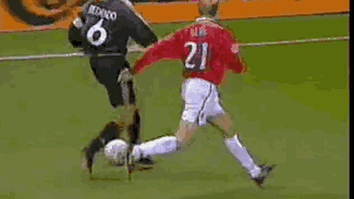 巧妙脚后跟磕球过人,丁丁再现雷东多绝技