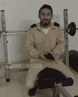 爆笑gif图:顶风尿十里,少年就是嚣张