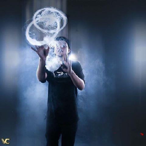 欧美帅哥电子烟烟雾秀,看得直舔屏!
