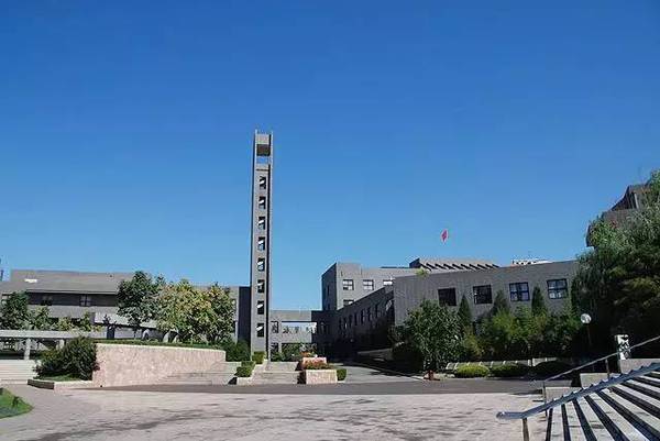 无论是去中央美术学院校内漫步, 感受艺术殿堂的浓厚氛围?