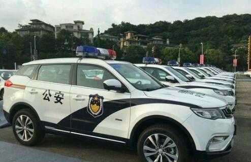 国产最美suv,穿上警服变身警车,威武霸气帅到爆