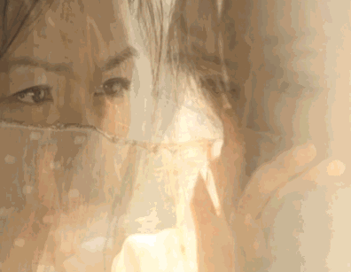 当年摘掉面纱的这个镜头,看呆了多少电视机前的小伙伴.