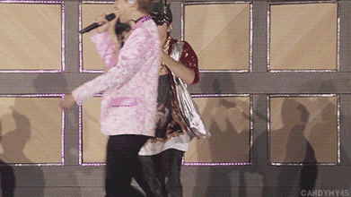 搞笑gif:这大概就是字母之间不可逾越的鸿沟