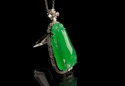 伟德国际察哈尔右翼中旗人民法院关于zh13946 天然翡翠A货满绿蛋面项链1（第一次拍卖）的公告