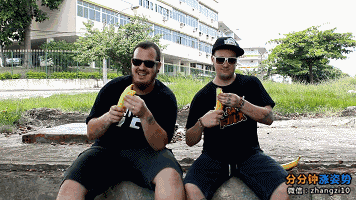 老外作死试验:吃香蕉配雪碧真会吐