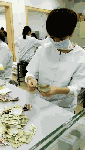 她们天天数钱,10年数了5000万,却都不是自己的,求阴影