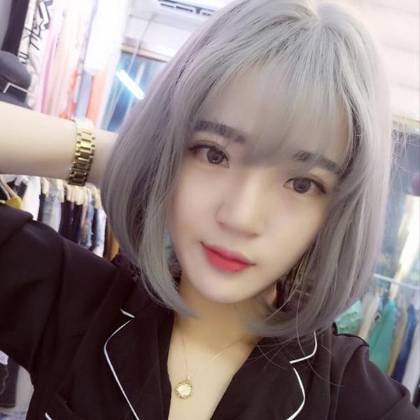 奶奶灰假发短发潮人们都爱的奶奶灰,今年已经火爆整个时尚圈,自然蓬松