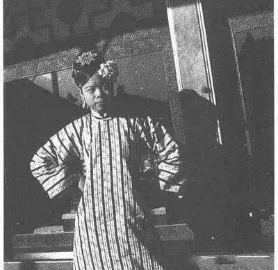 【老照片】晚清末代皇妃--额尔德特·文绣