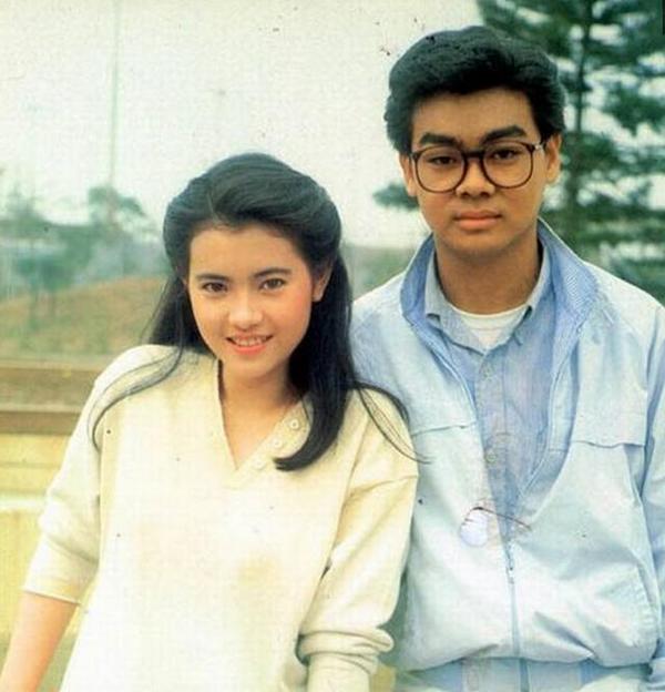 蓝洁瑛与刘青云,刘青云显得很害羞,蓝洁瑛好像邻家小妹