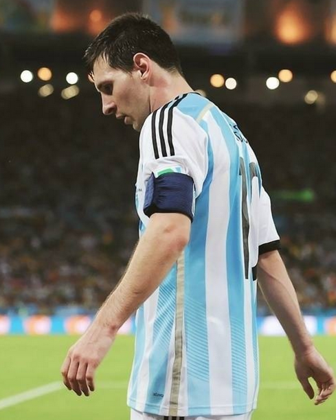 梅西豪言拿世界杯冠军遭名宿打脸:国家队表现