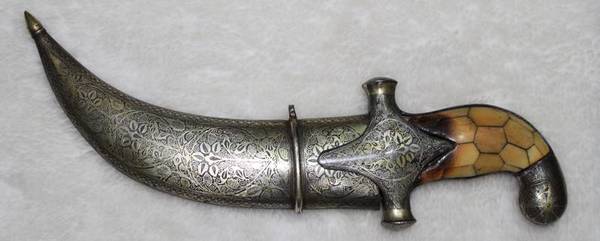 时间内,大马士革刀独特的冶炼技术和锻造方式一直是波斯人的技术秘密