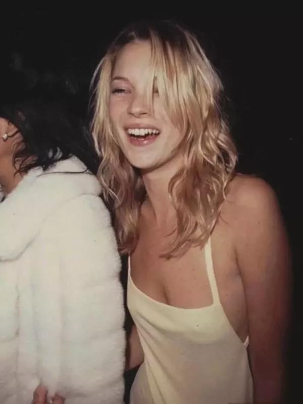 最酷的女人 30 种画风的 kate moss 一次看个够