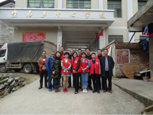 图一:九河网创始人刘水平先生 新化县坐石乡毛坪中学历史悠久,底蕴