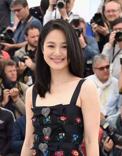 或是像周韵那样,及锁骨的长度