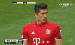 gif-多特懵了?莱万落叶球直接破门!