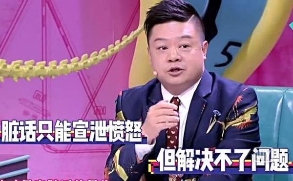 变态!完不成业绩喝尿吃蟑螂惩罚新员工接吻?员工还觉得很自豪图片