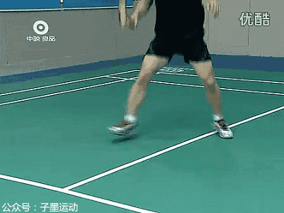 羽毛球步法连贯性:网前小球后,怎么瞻前顾后?