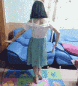 逗比妹子:姐姐,请你把衣服穿上,你影响到我学习