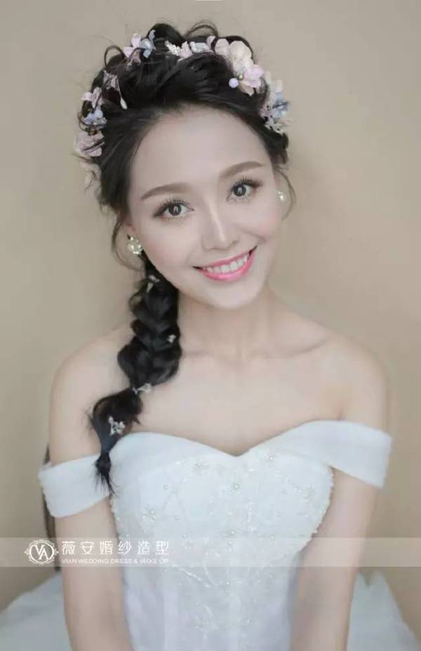 中式古典新娘造型 回复"2":韩式简约新娘造型 回复"3":欧式复古新娘