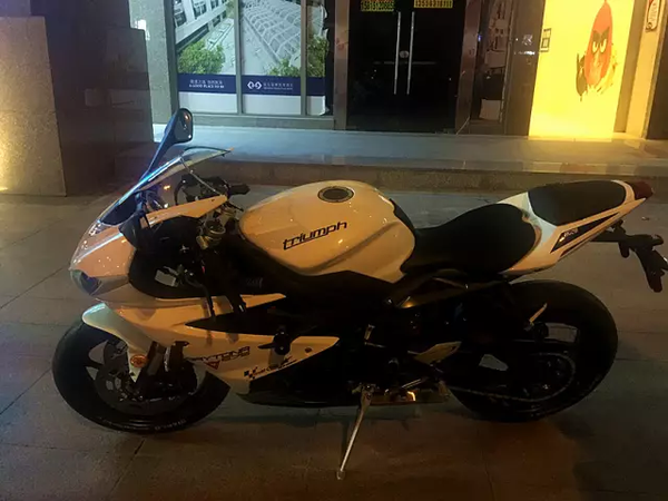 捷豹,阿斯顿马丁,凯旋triumph daytona675摩托车都属英国车,全英伦系