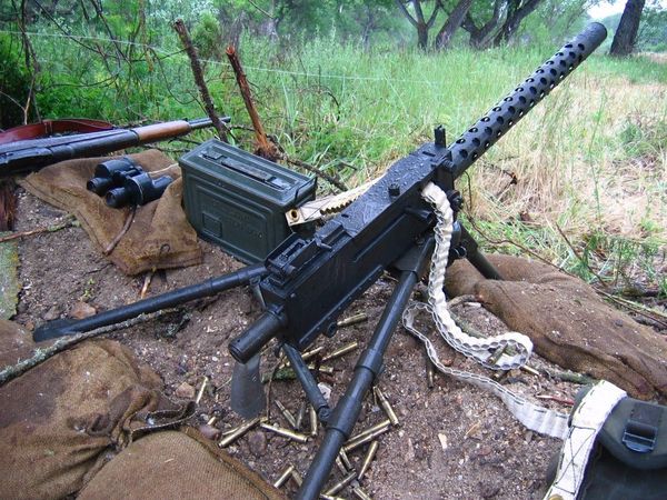 勃朗宁m1919中型机枪枪管长度为61厘米,全长96厘米,重量仅为14千克