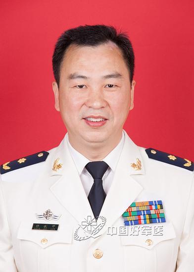 无影灯下的生命卫士——记海军总医院神经外科主任张剑宁
