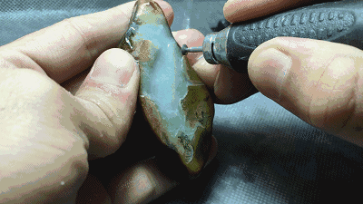 然而,在玉雕师手里它就是一副画!