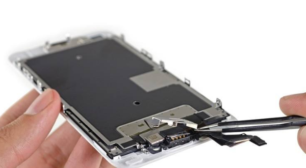 这种问题苹果官方是不给保修的,所以大家平时在用iphone的时候,一定要