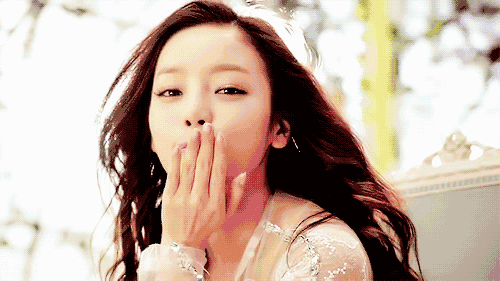 陈妍希微博晒照迷上自拍,那些年被黑过的包子脸竟不复