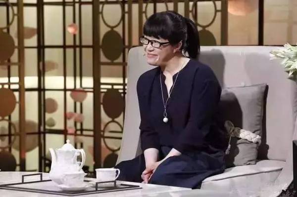 在央视大火的文化节目, 《朗读者》的收官之夜上, 草根诗人余秀华