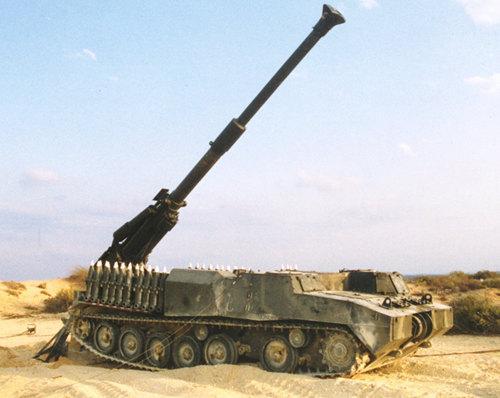 以色列自行研制轻型155毫米自行榴弹炮,炮身敞开省下不少重量