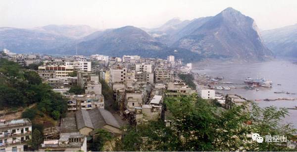 巫山县城人口_...00人赏红叶 巫山县城住宿紧张-重庆频道 区县栏目