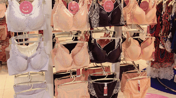 这款洞力装文胸580元,裤子220元,一套共599元.