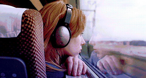 无论你是想沉溺于自怜之中,还是想欢呼雀跃,算法都会像奴仆那样,毕恭