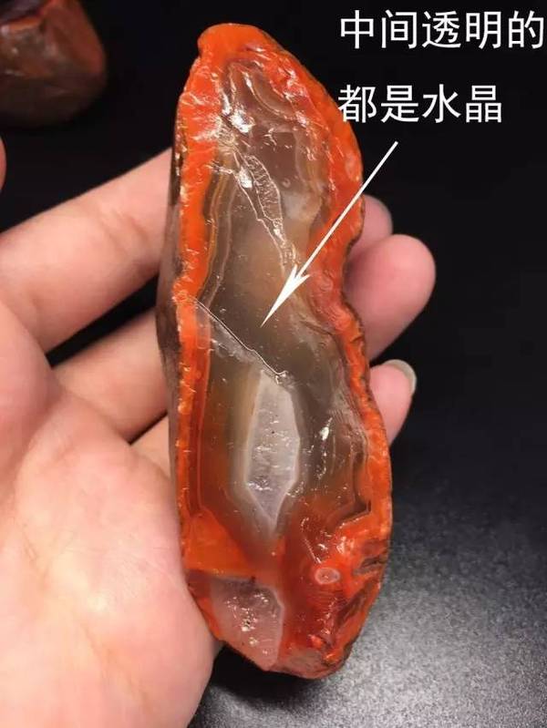 南红玛瑙与水晶从化学成分上来看属于同一种宝石(化学成分都是