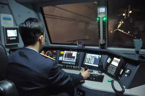 怎样可以当火车司机