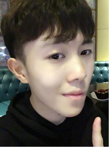 《变形计》陈新颖微博直播惹争议疑似炒作欲出道!