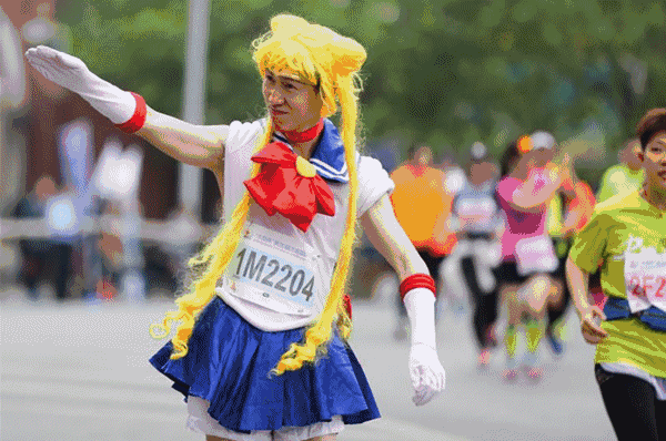 朋友圈里没有看到过的马拉松趣味瞬间,这条微信比较全(内含大量动图)