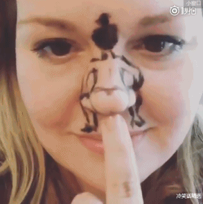 搞笑gif:一只吃樱桃的小白兔,场面十分血腥