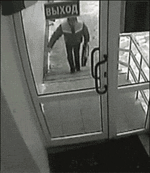 搞笑gif:爱恨就在一瞬间,简直实力打脸!