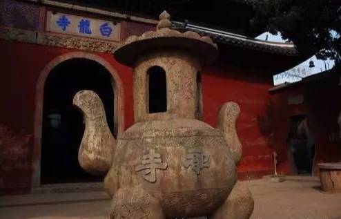 白龙寺是湖北省境内为数不多的明代寺院建筑,其建筑形制和构件反映了