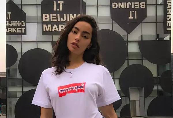 「流汗女神」adrianne ho 穿什么球鞋最美丽动人?